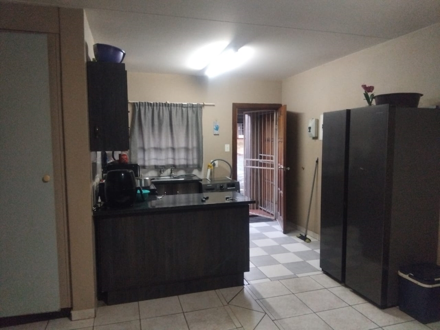 2 Bedroom Property for Sale in Geelhoutpark North West